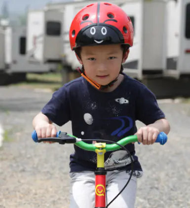 Casco de niños para cualquier deporte de velocidad